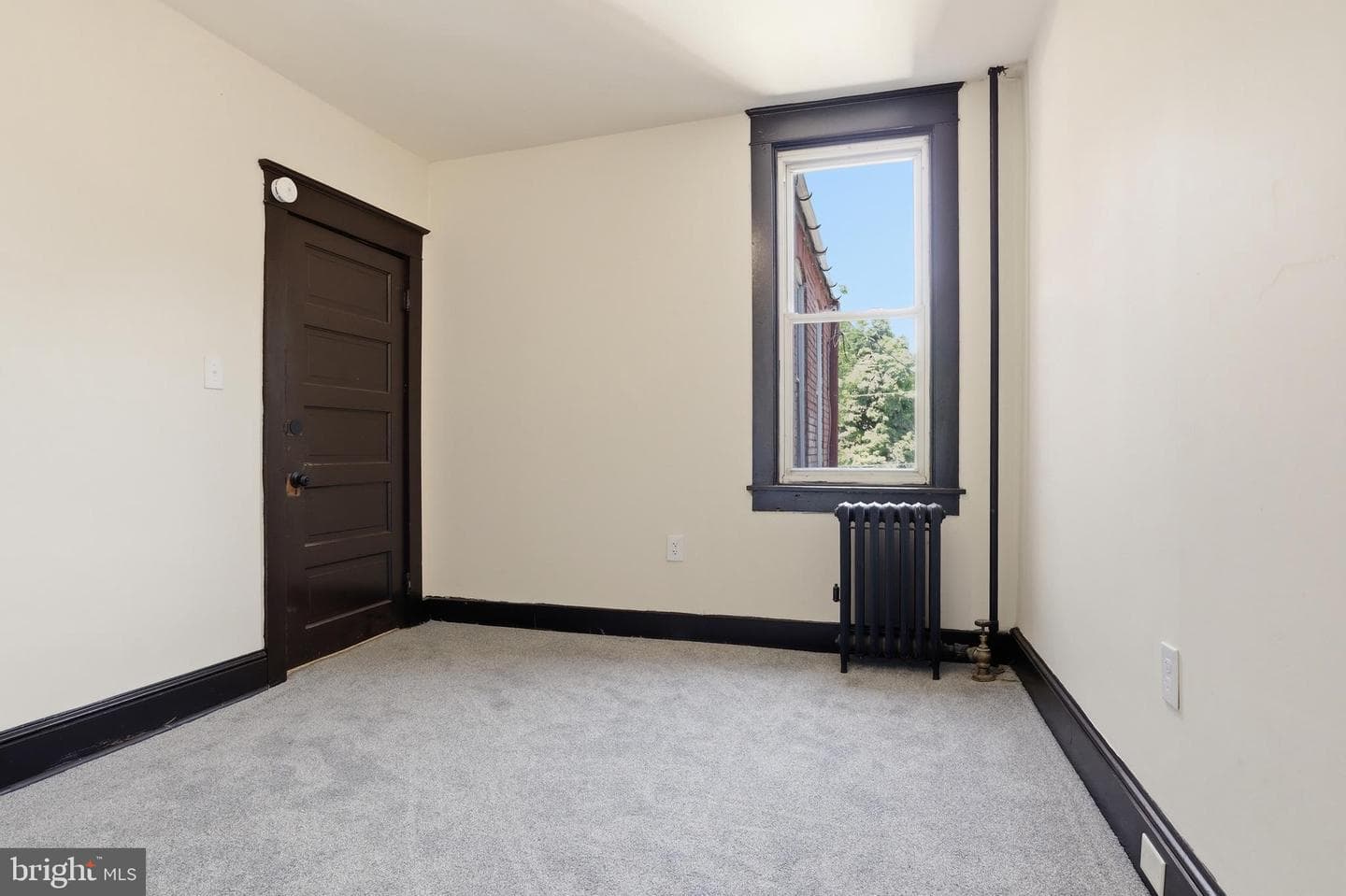 249 E Princess Street photo 16