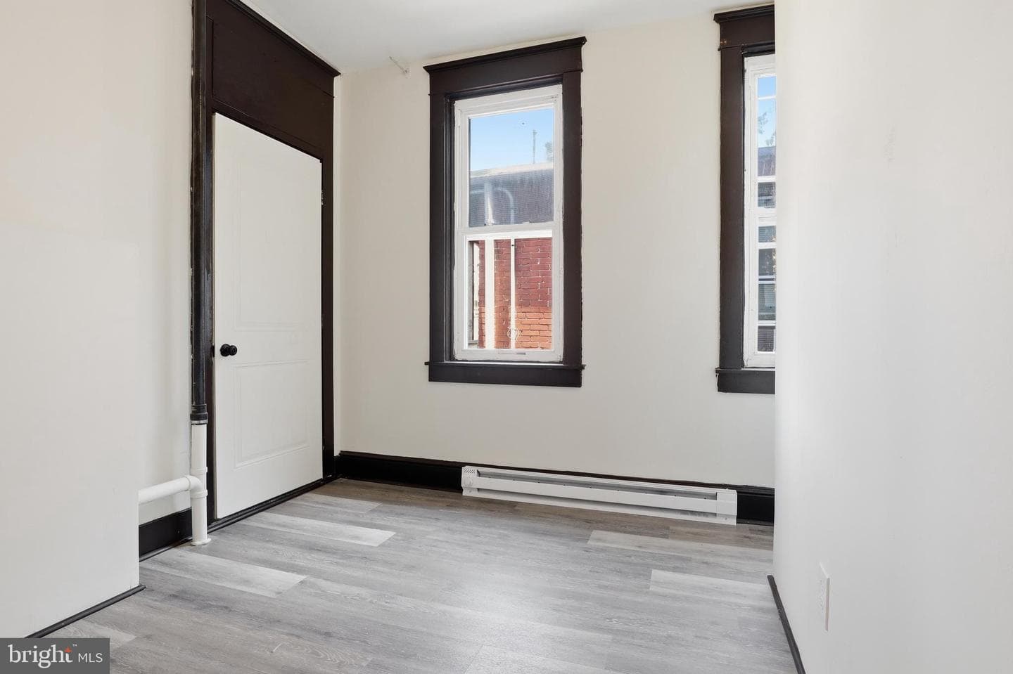 249 E Princess Street photo 17