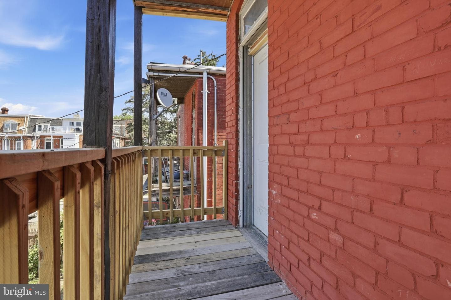 249 E Princess Street photo 19
