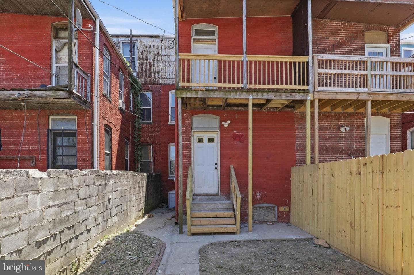 249 E Princess Street photo 34