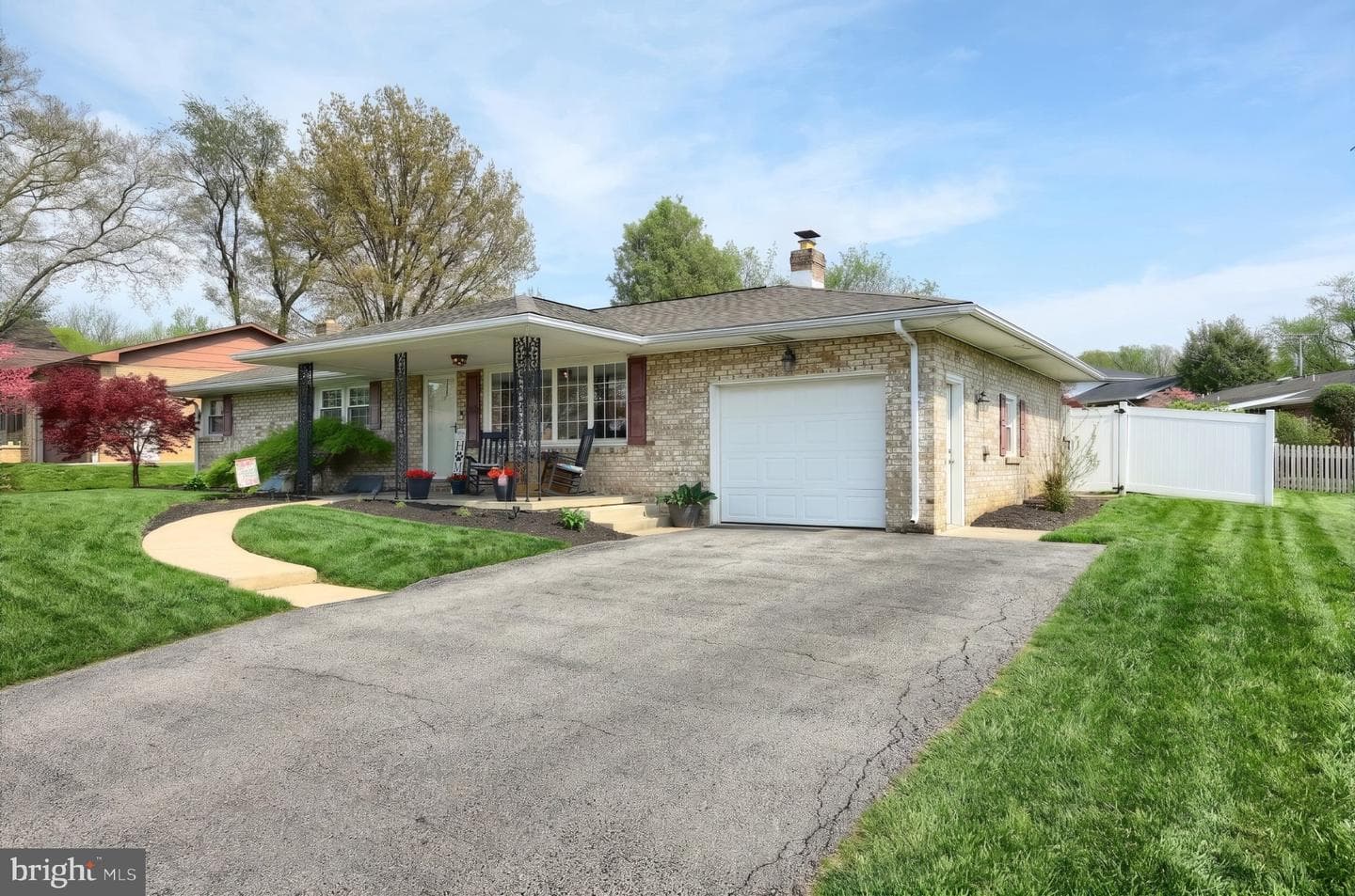 575 Sundale Drive photo 3