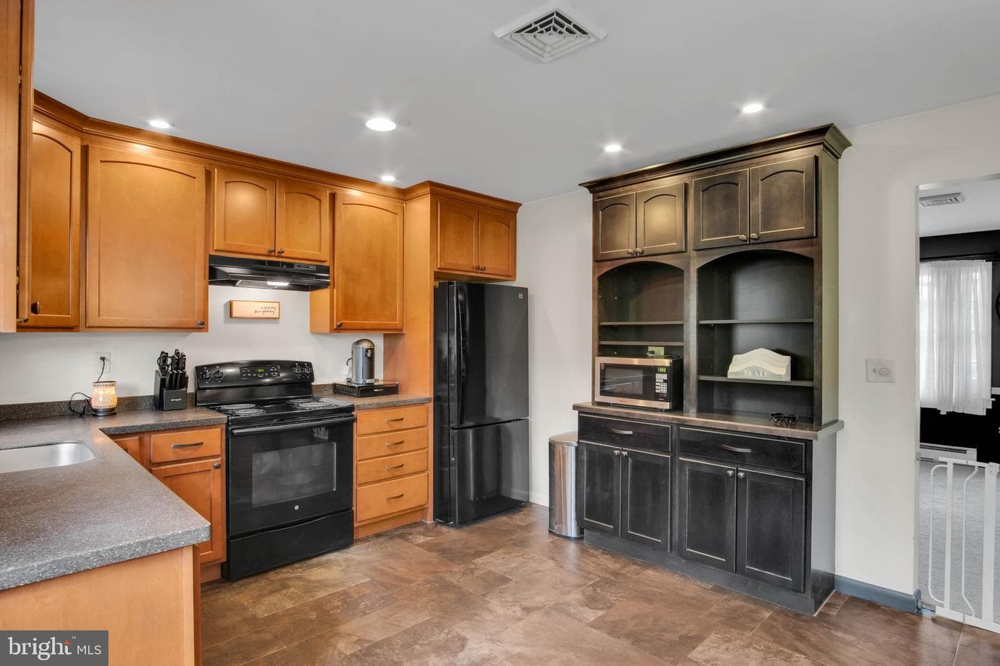 414 Little John Drive photo 4