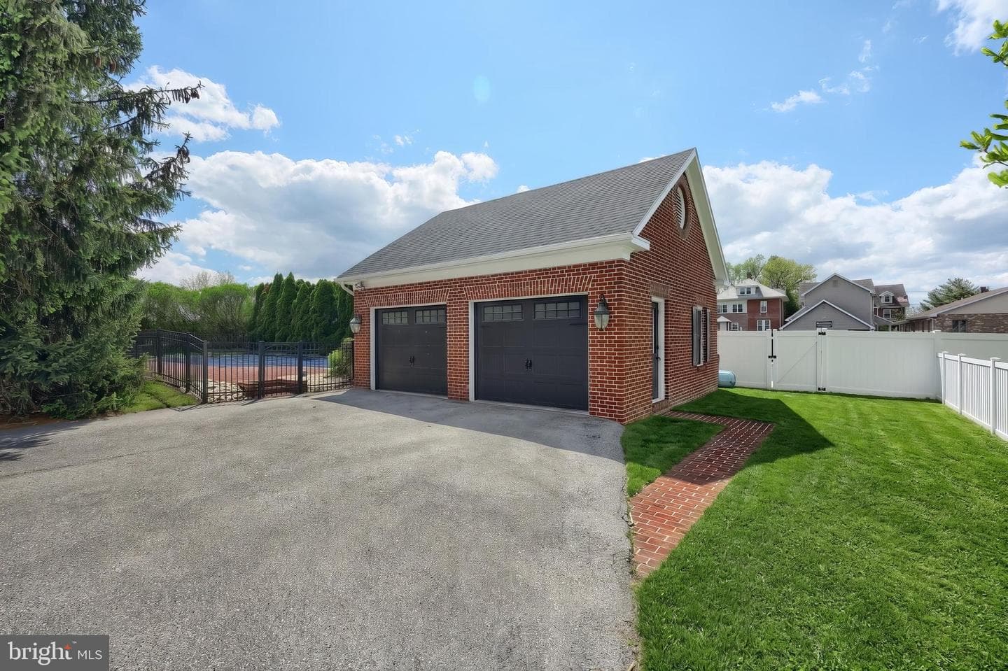 206 Eichelberger Street photo 9