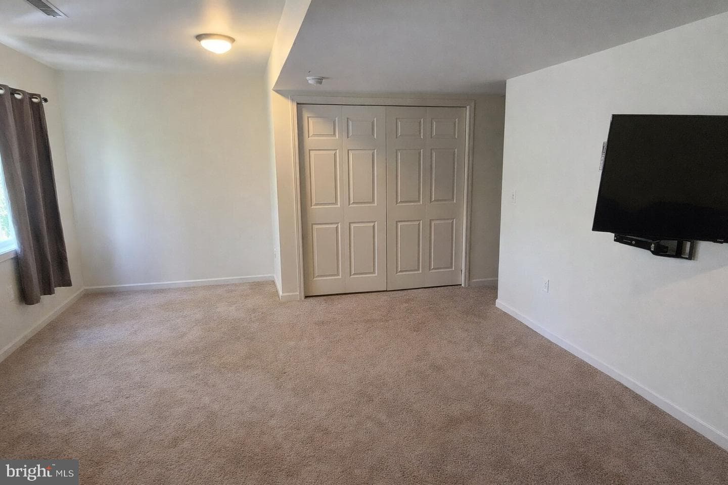 740 Kentwell Drive photo 17