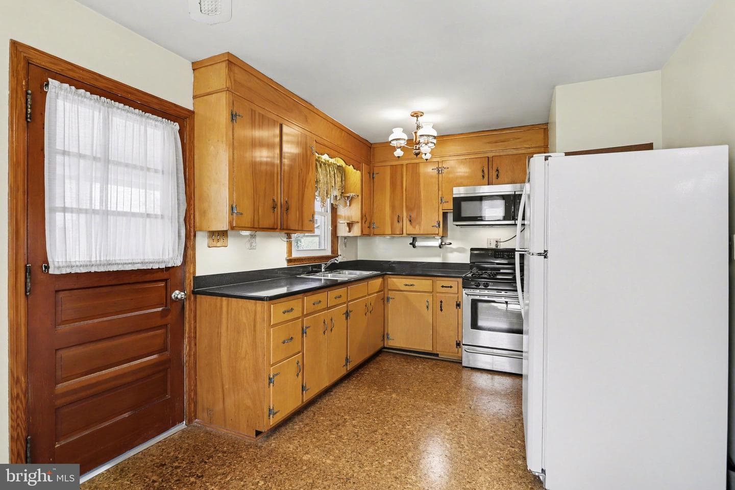 932 E Walnut Street photo 11