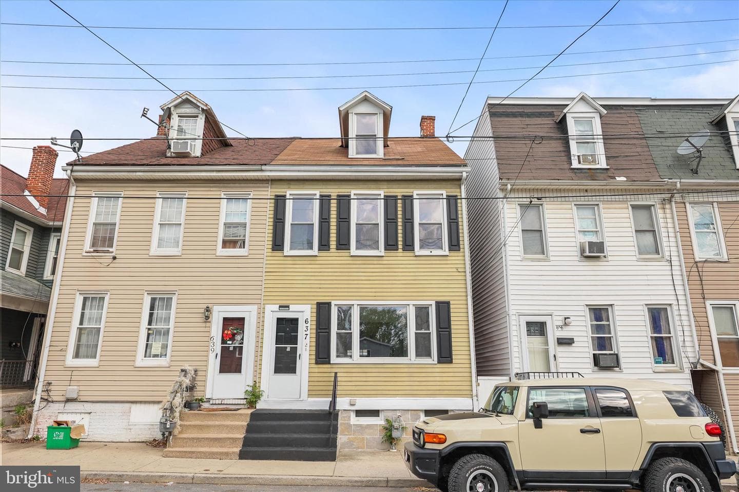 637 W College Avenue photo 1