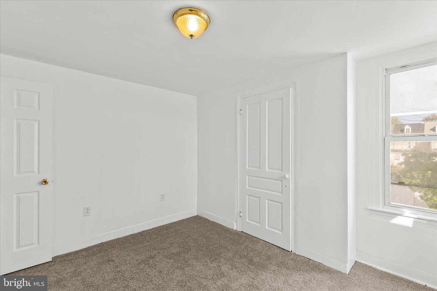 637 W College Avenue photo 15