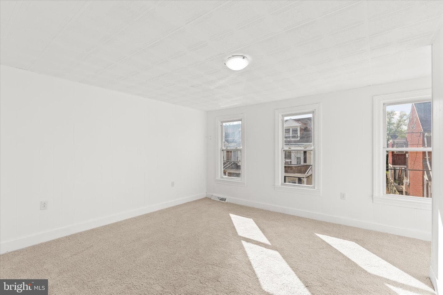 637 W College Avenue photo 18