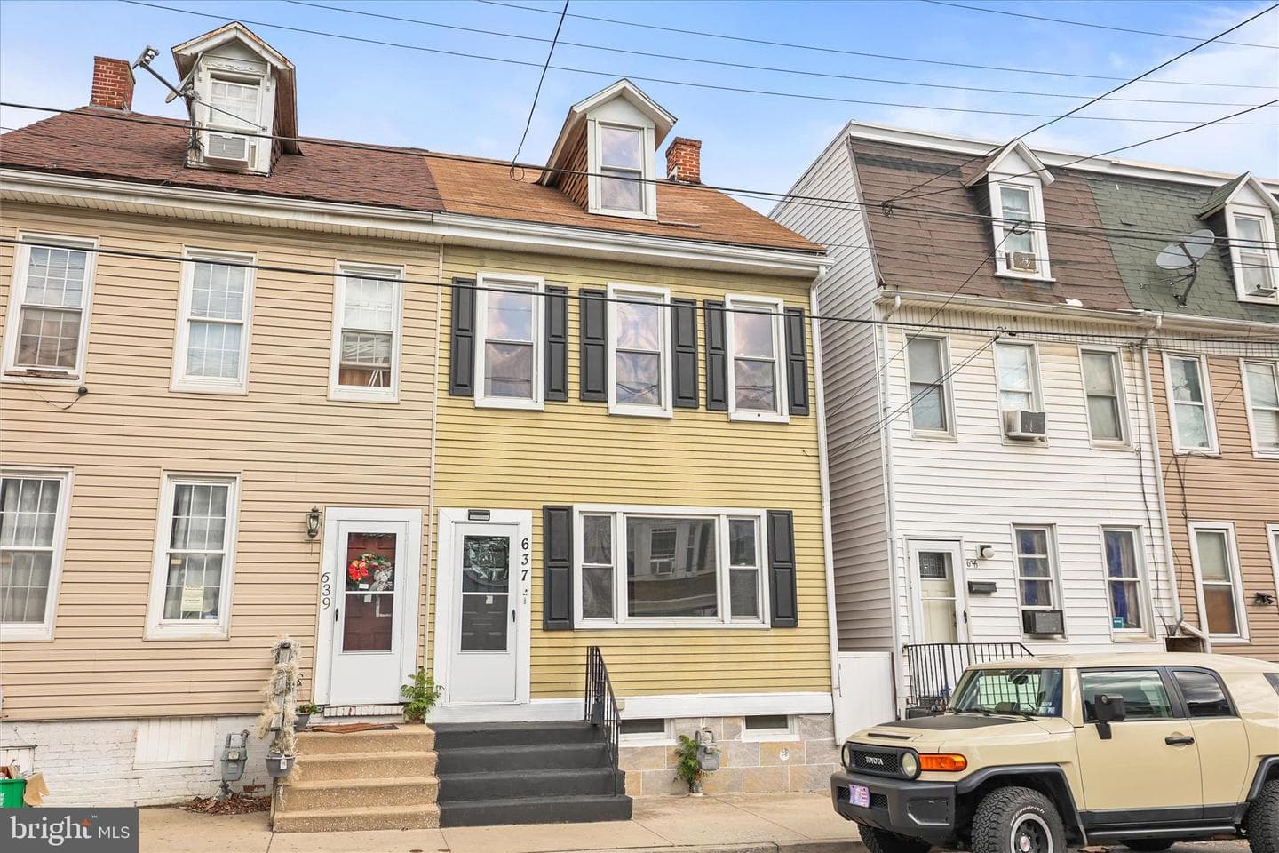 637 W College Avenue photo 2
