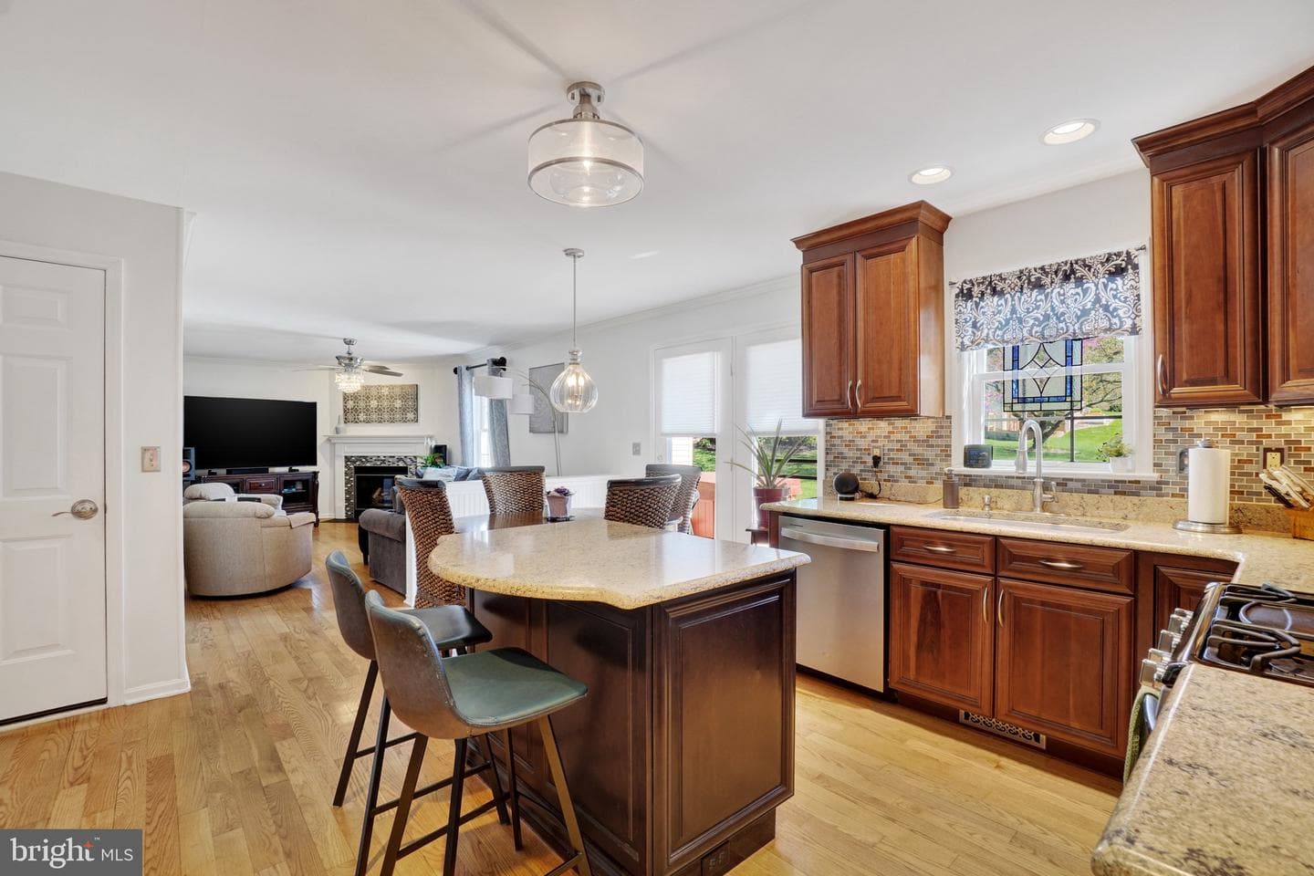30 Frank Drive photo 4