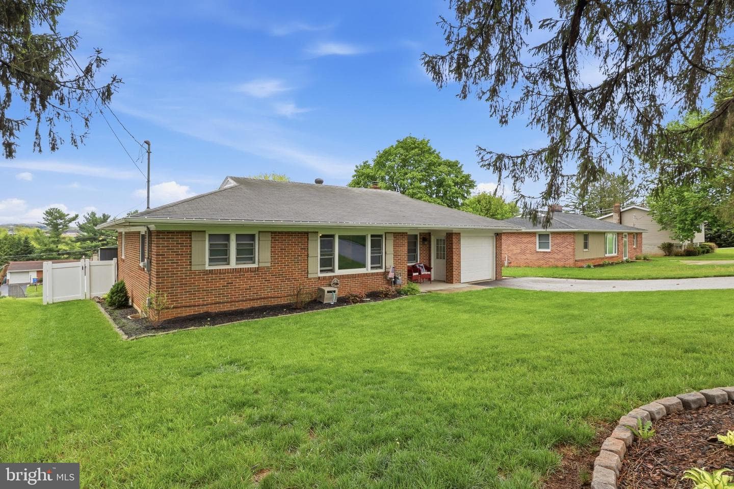 332 Donna Lane photo 4