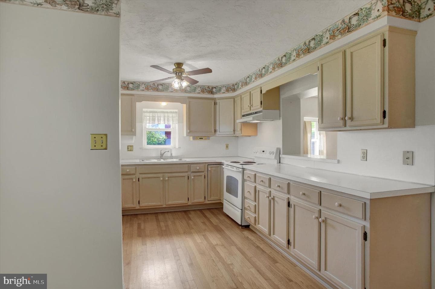 120 N Winding Road photo 21