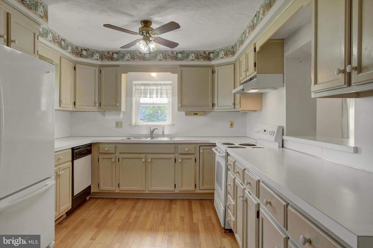 120 N Winding Road photo 22