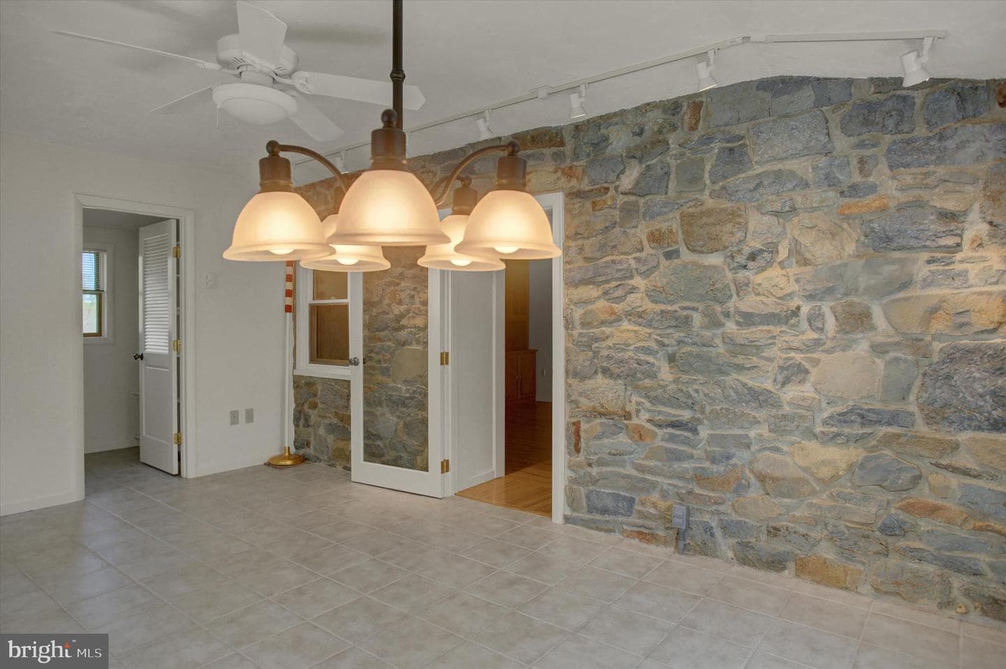 120 N Winding Road photo 28