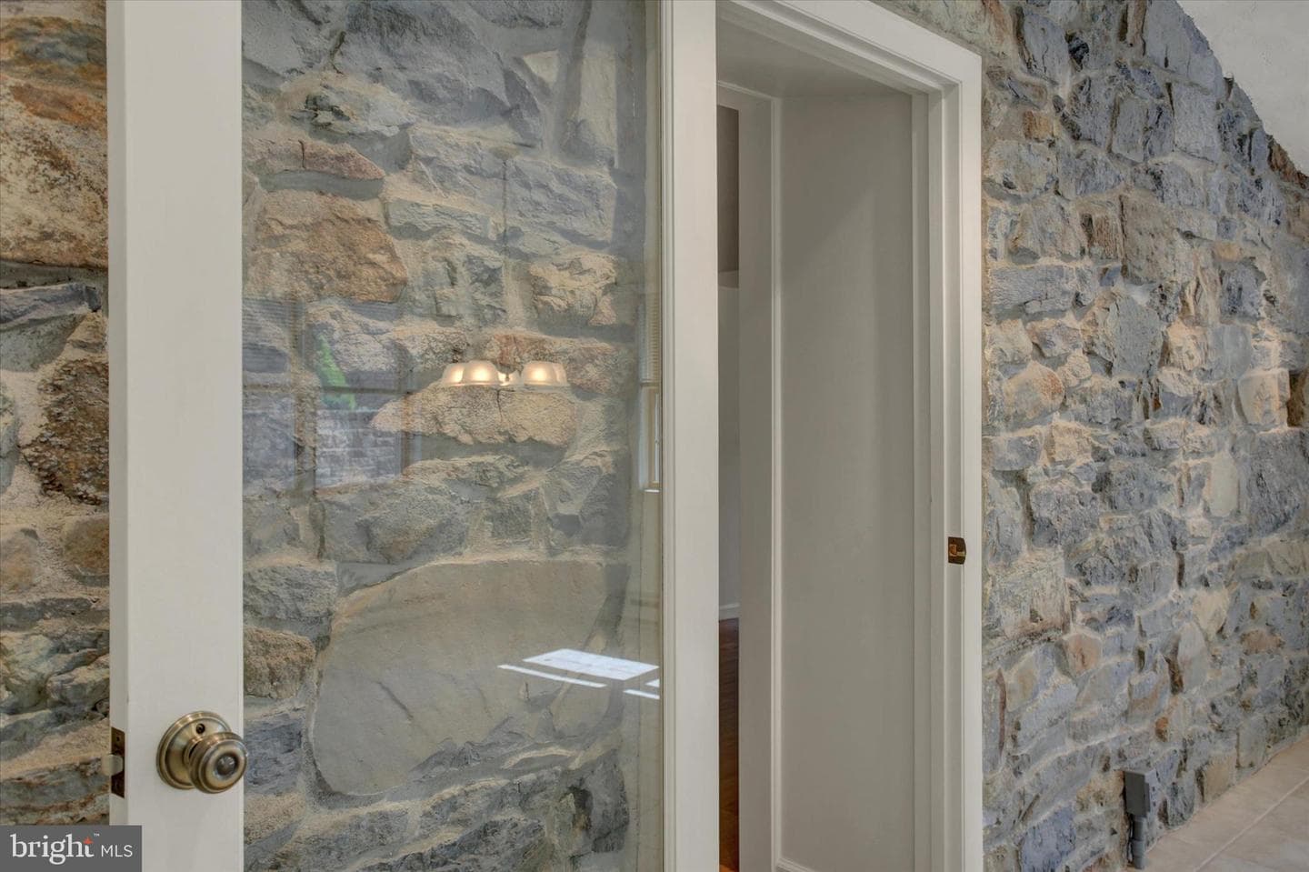 120 N Winding Road photo 31