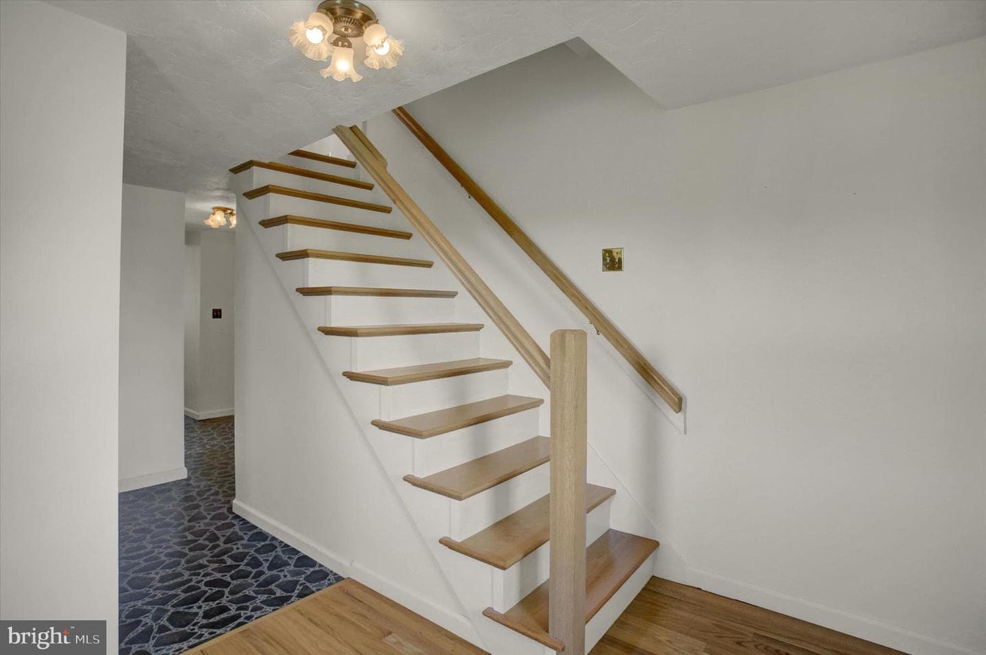 120 N Winding Road photo 35