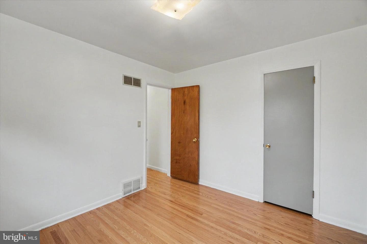 2401 Emerald Avenue photo 12