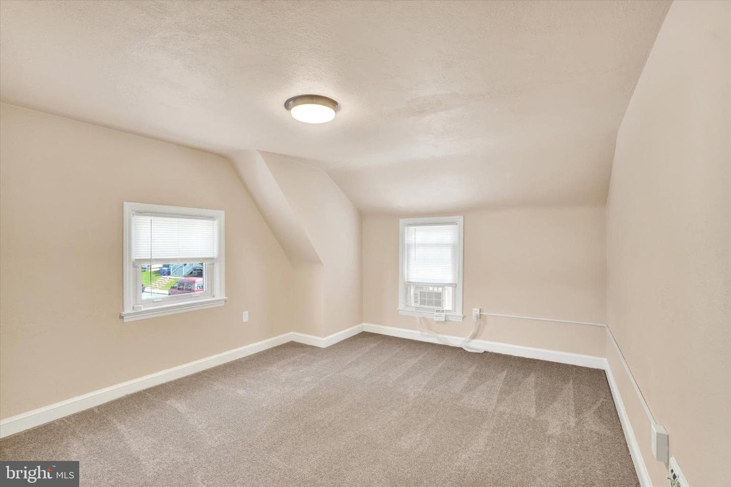 1229 W Poplar Street photo 10