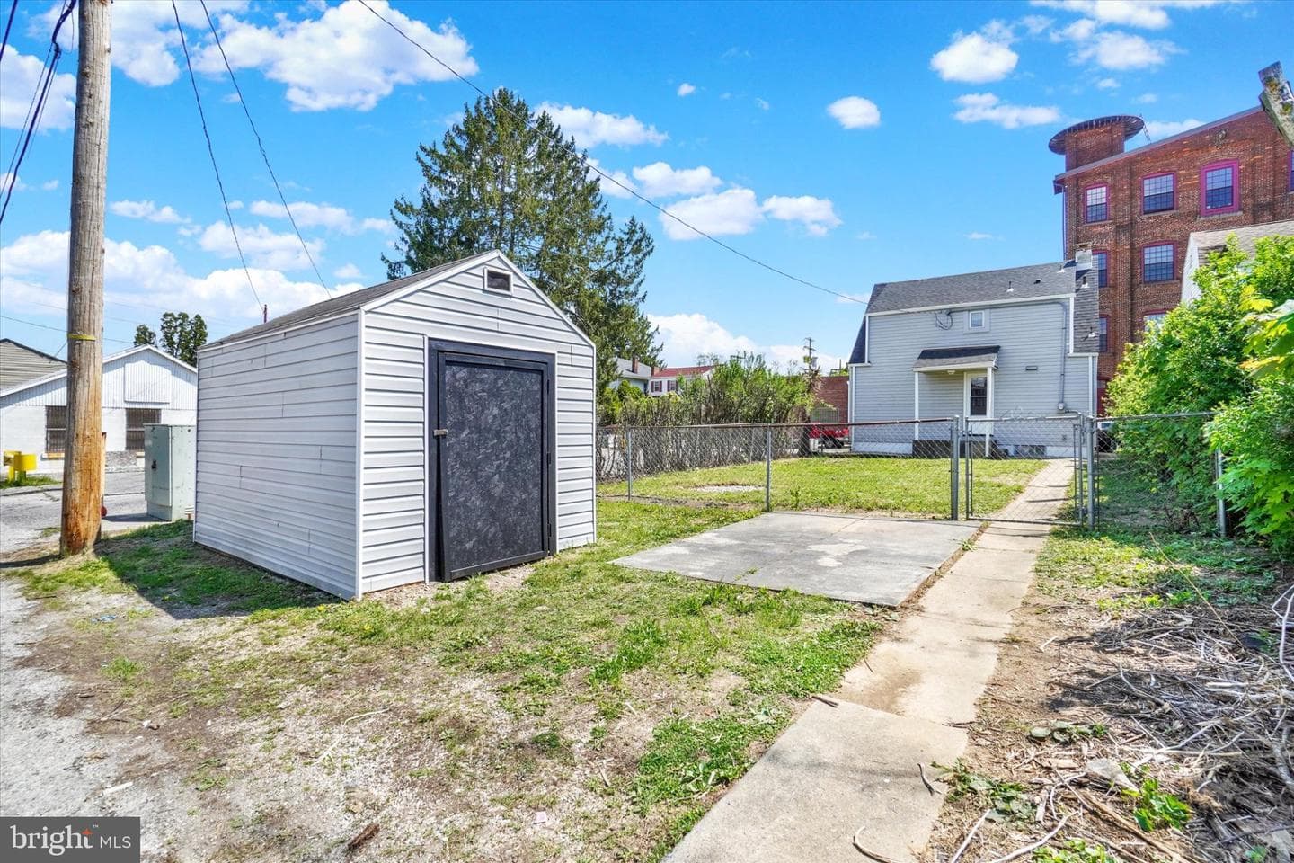 1229 W Poplar Street photo 16