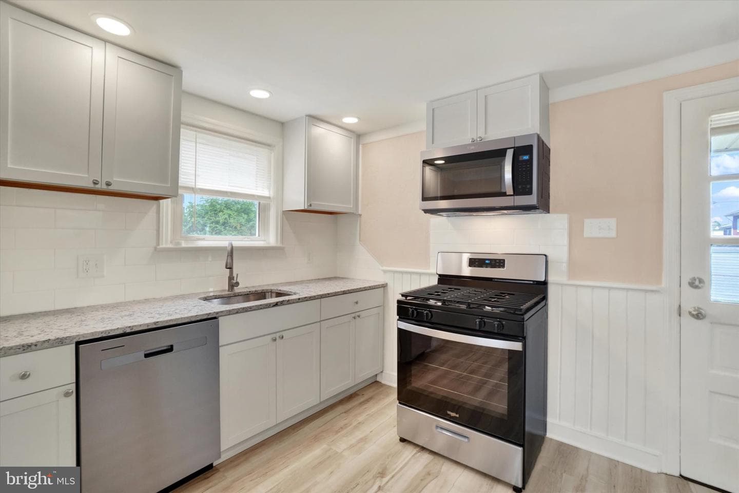 1229 W Poplar Street photo 8