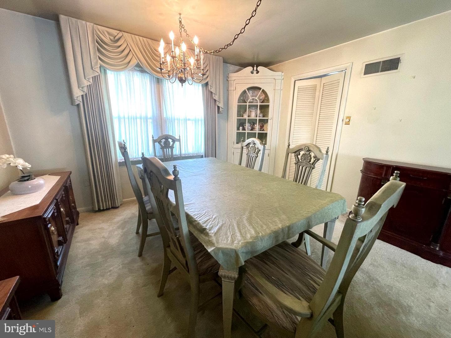 1425 Hill Street photo 10