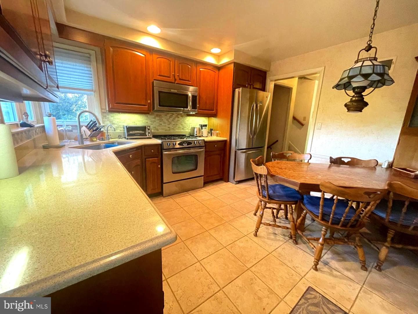 1425 Hill Street photo 12