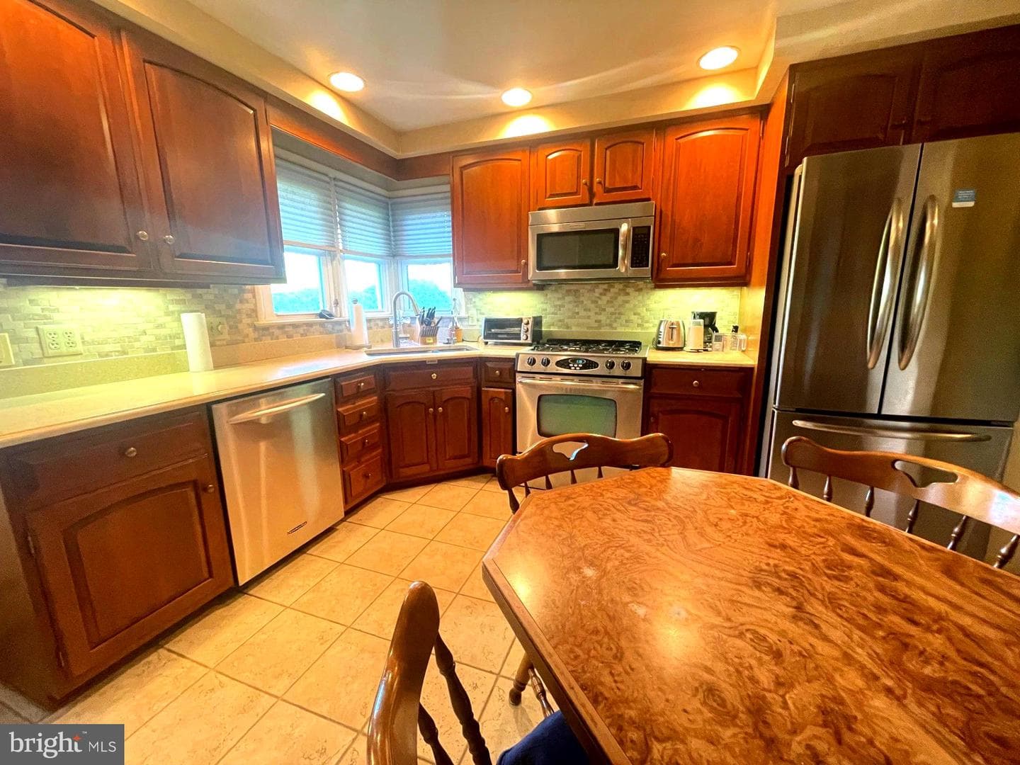 1425 Hill Street photo 13