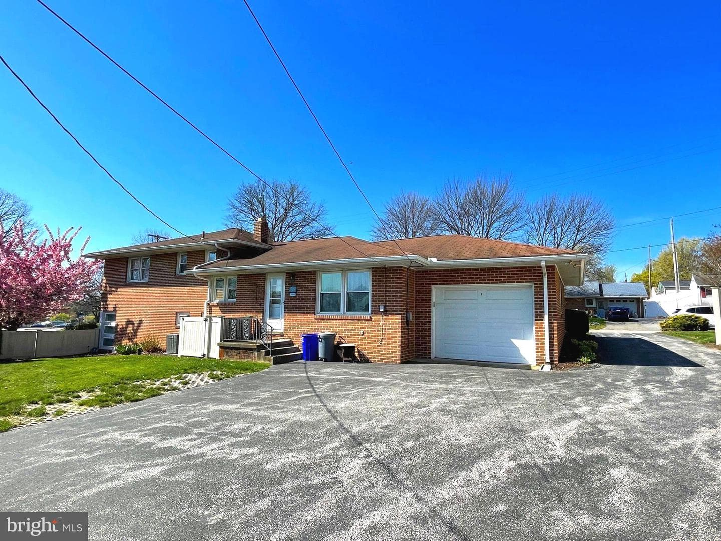 1425 Hill Street photo 3