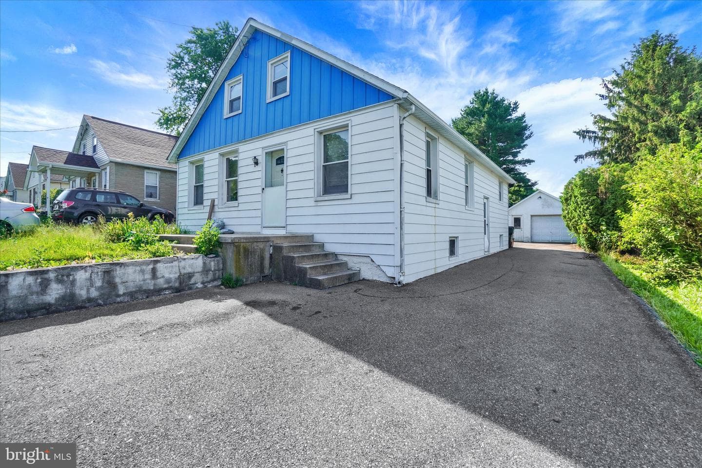 16 E Tolna Road photo 3