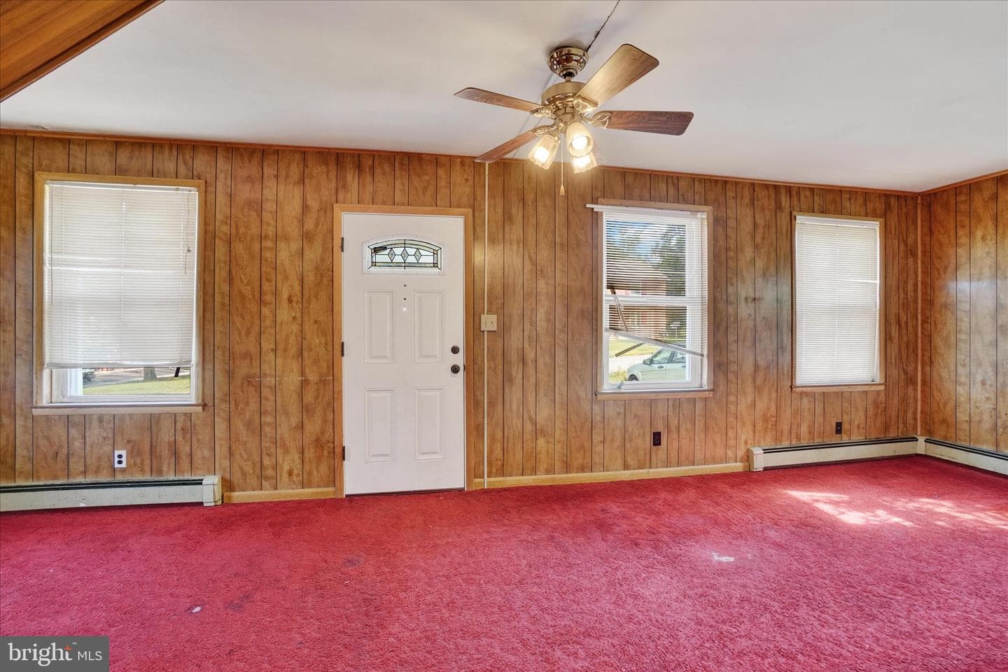 16 E Tolna Road photo 6