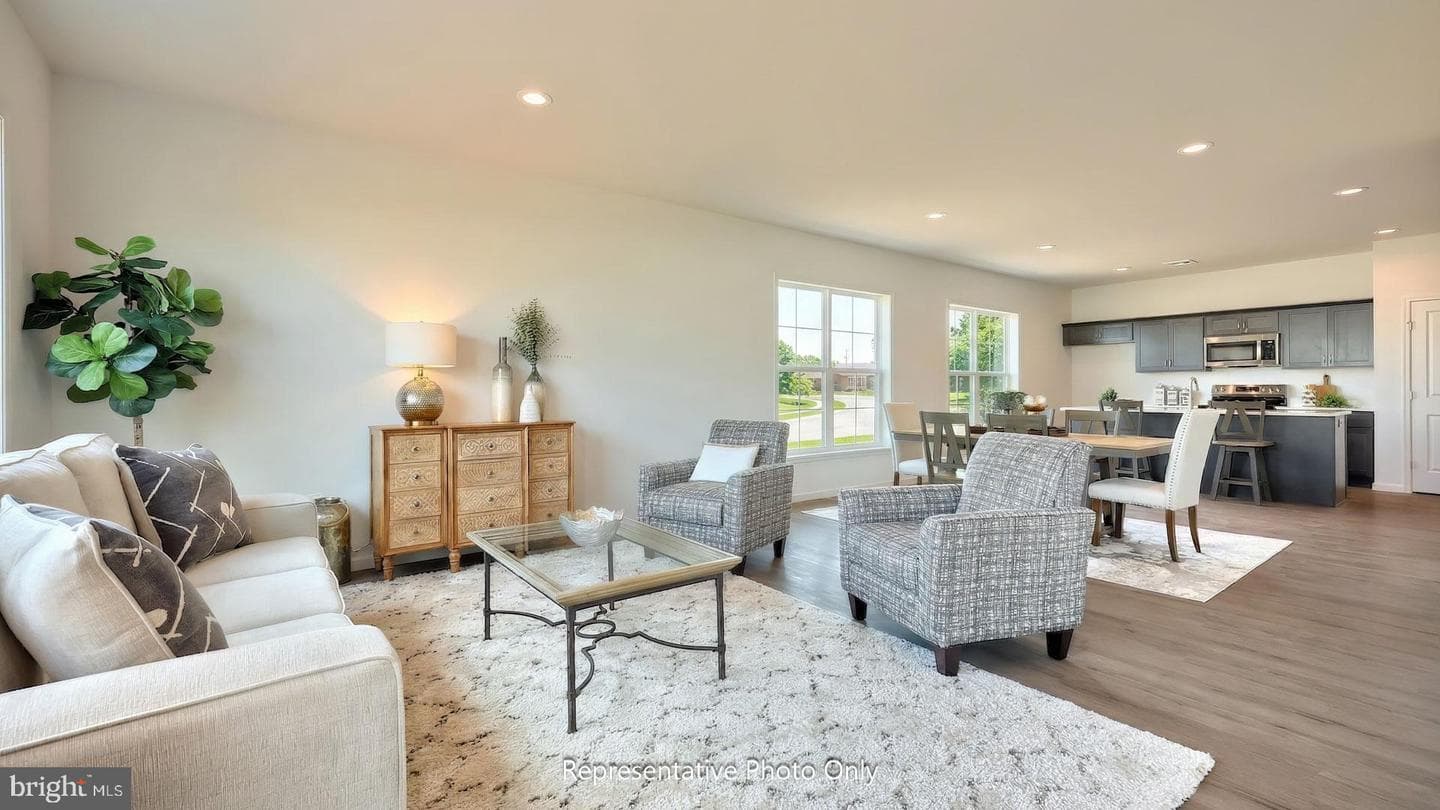 7473 Saint Patrick Court photo 4