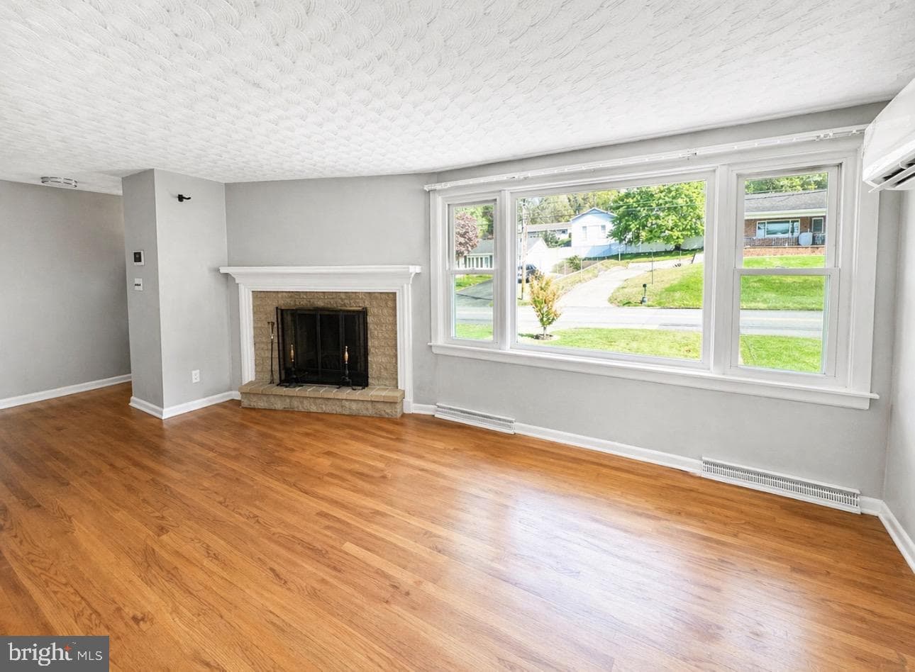 555 Woodland View Drive photo 8