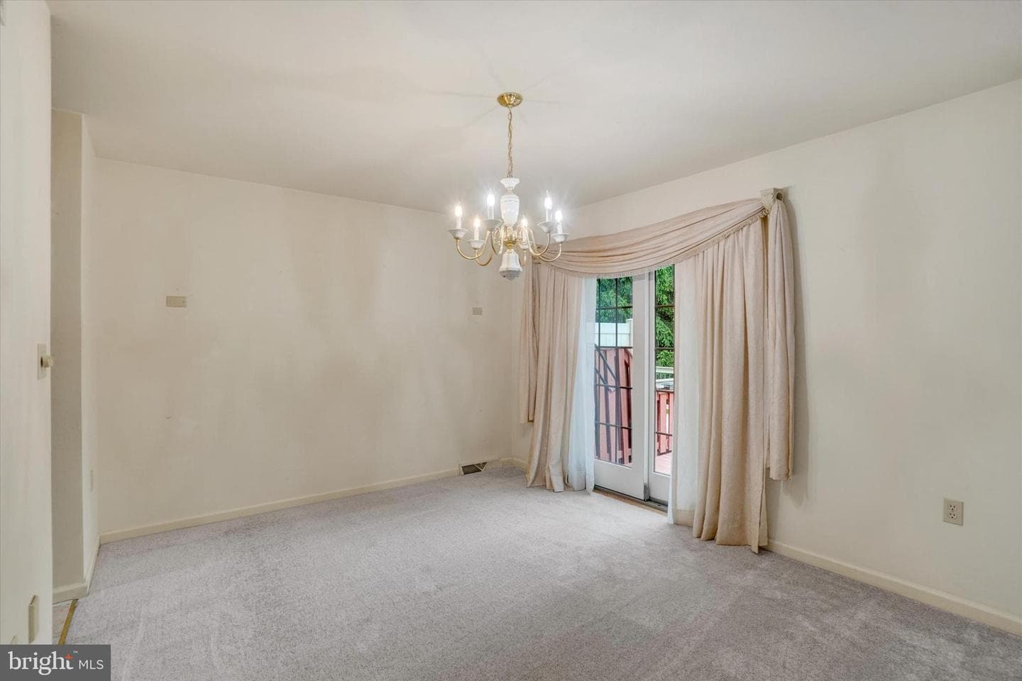 56 Jean Lo Way photo 10
