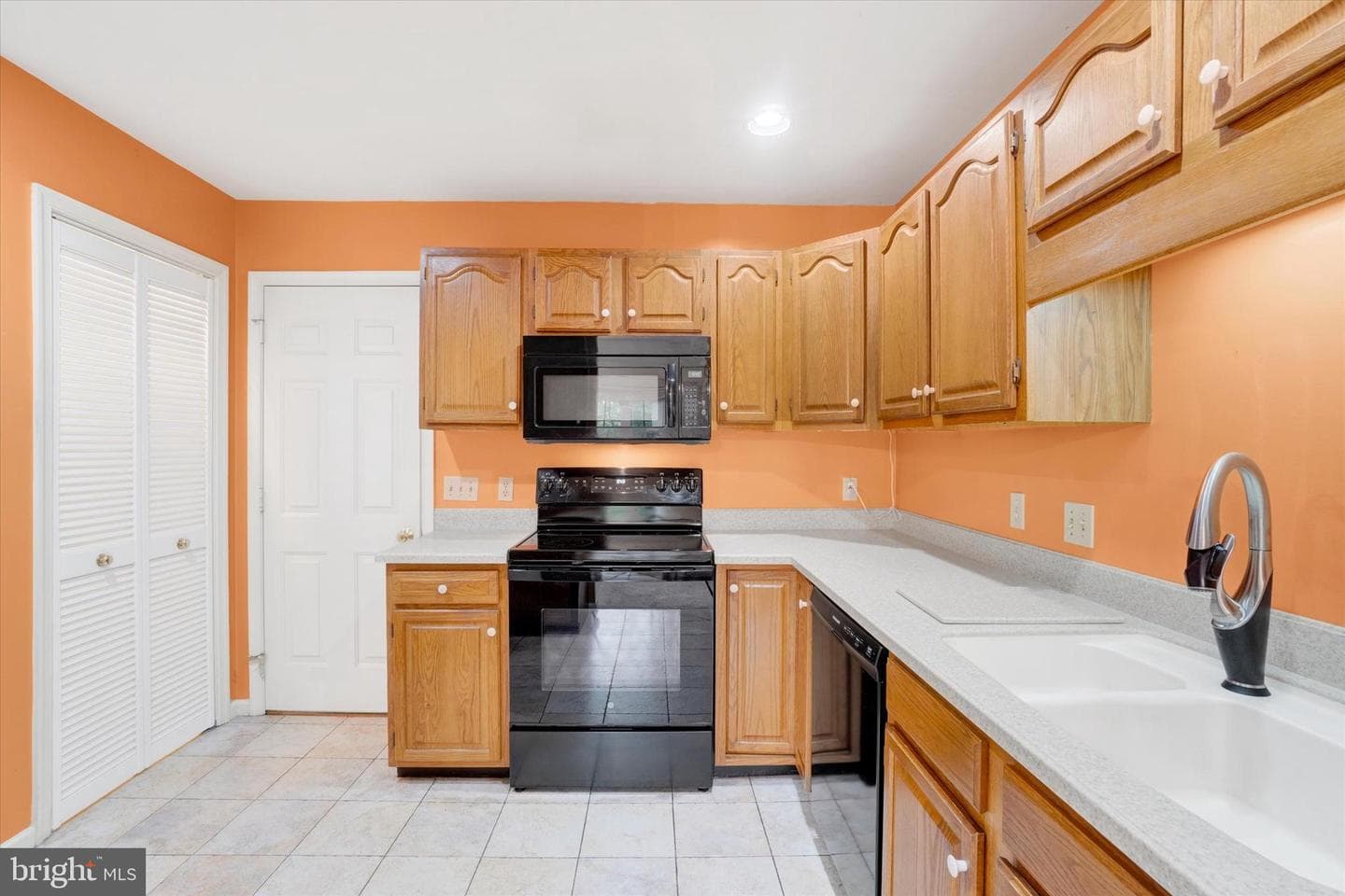 56 Jean Lo Way photo 12