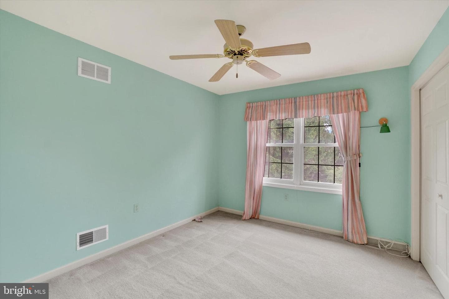 56 Jean Lo Way photo 20