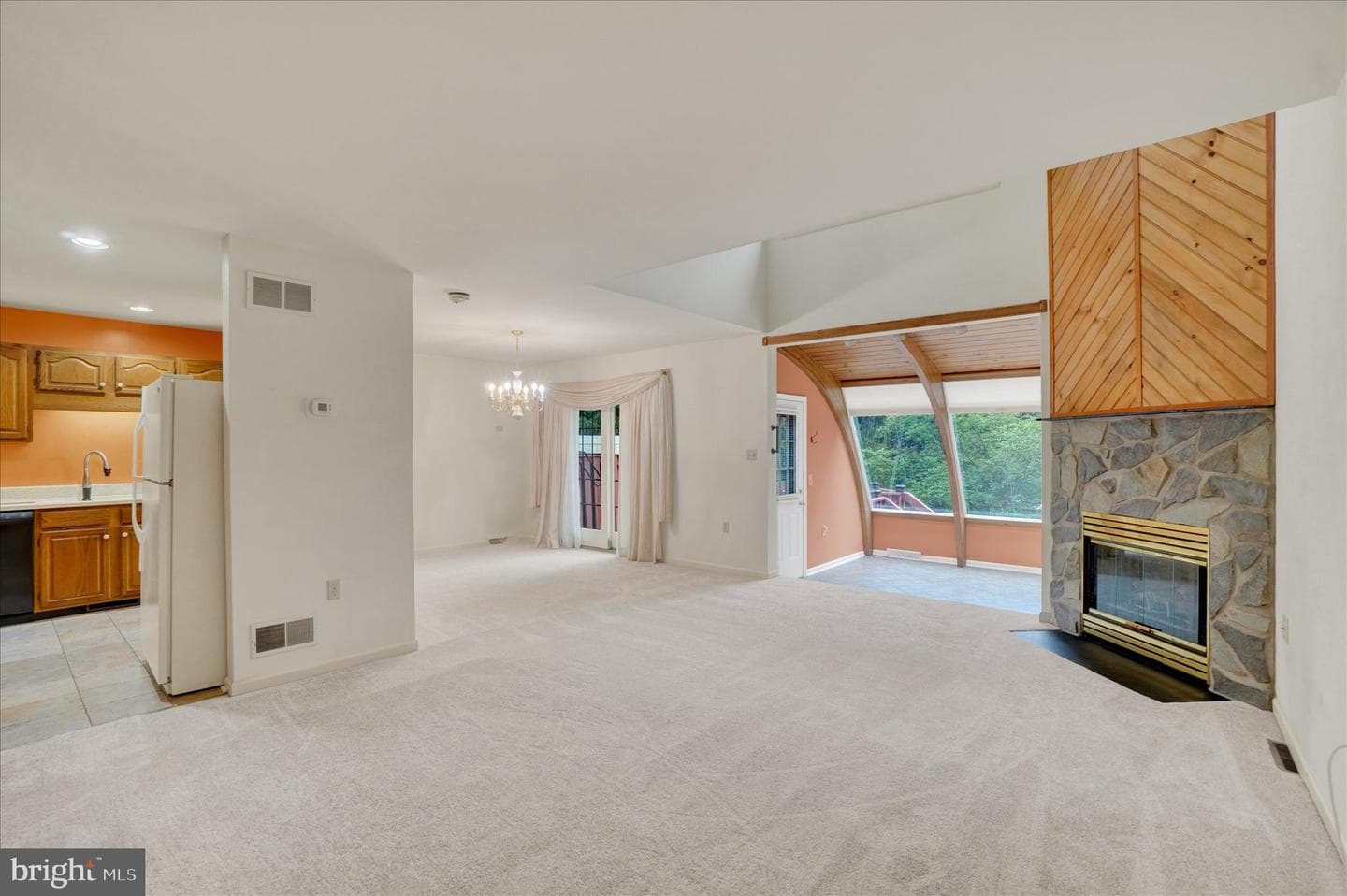 56 Jean Lo Way photo 7