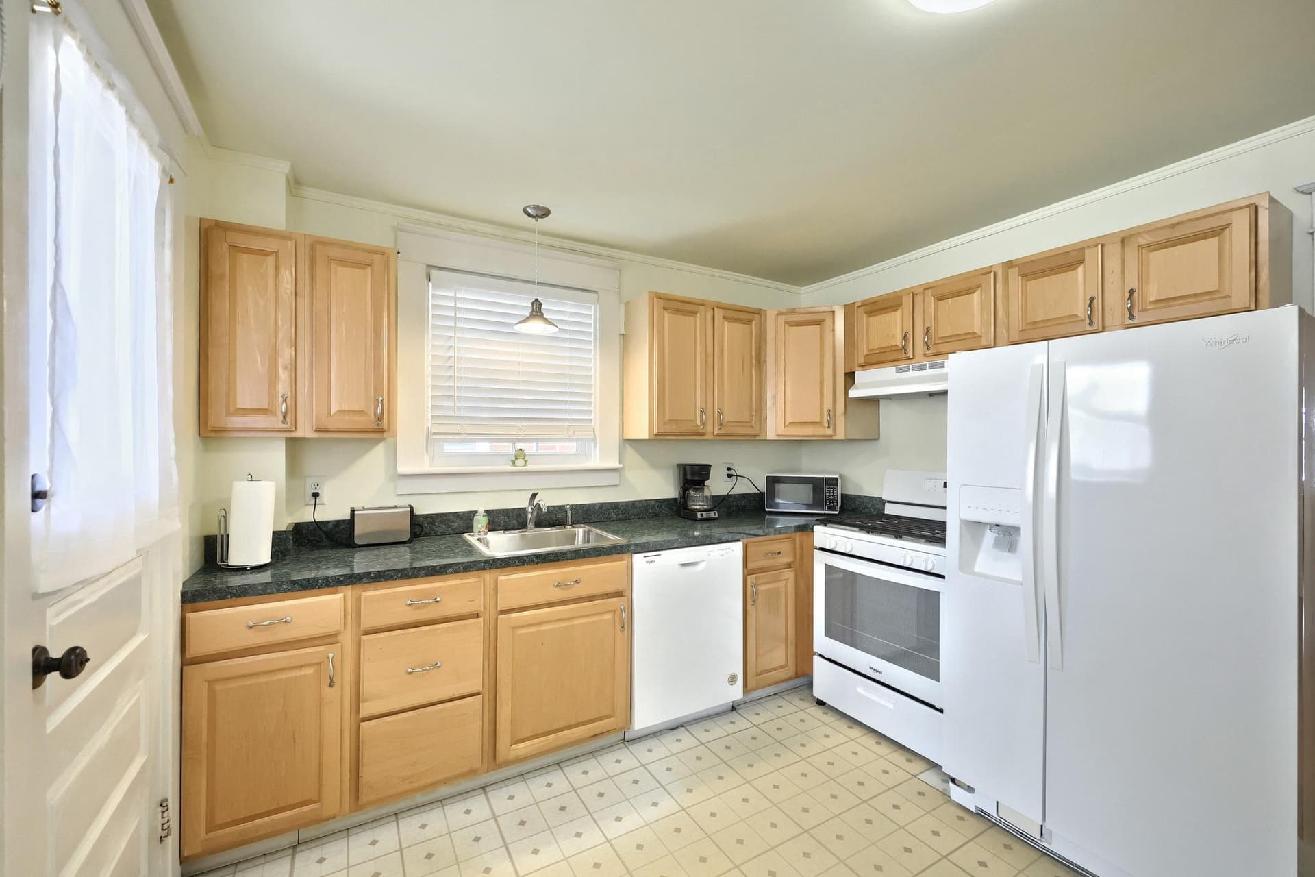 1616 W Philadelphia Street photo 17