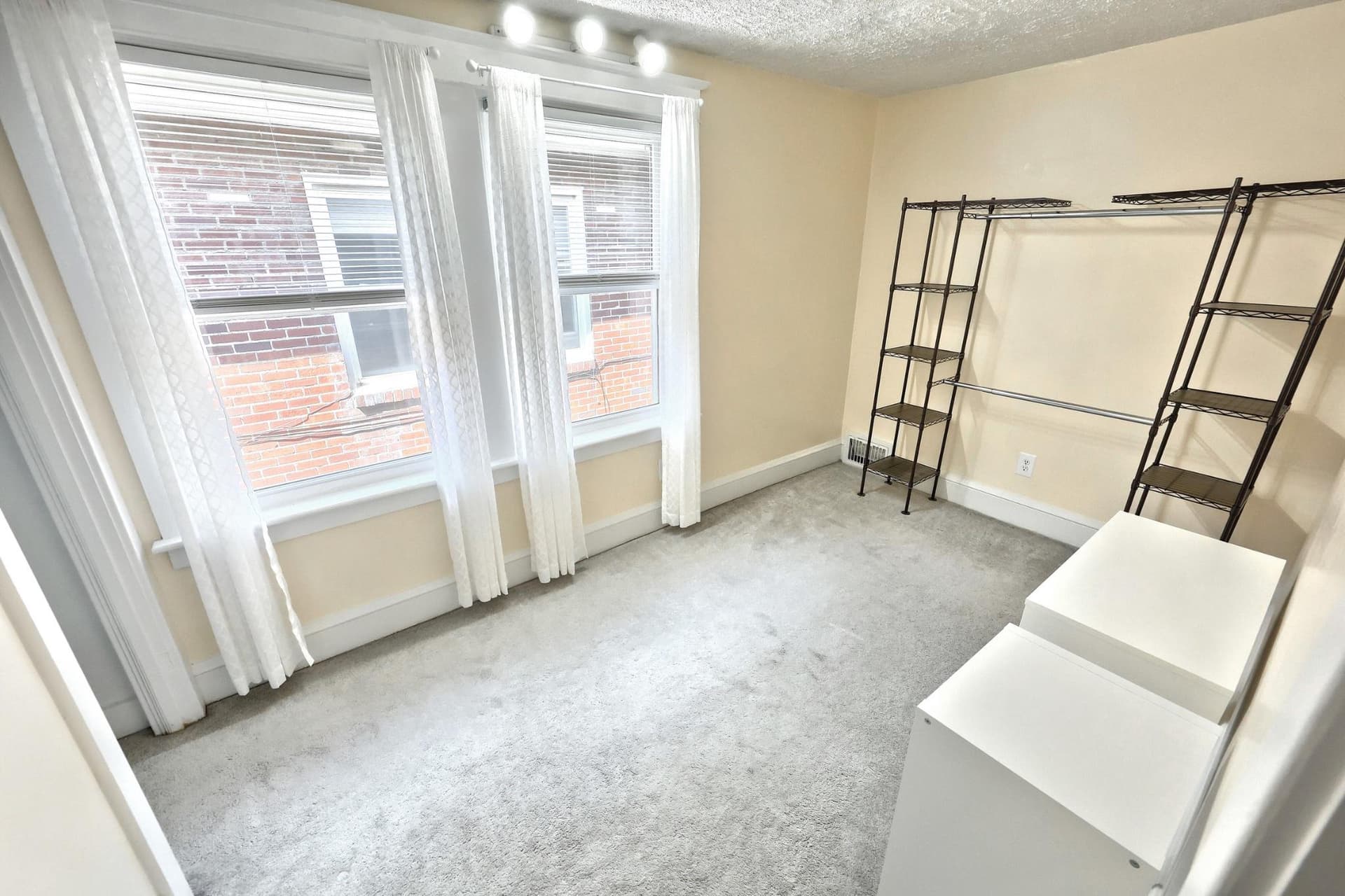 1616 W Philadelphia Street photo 27