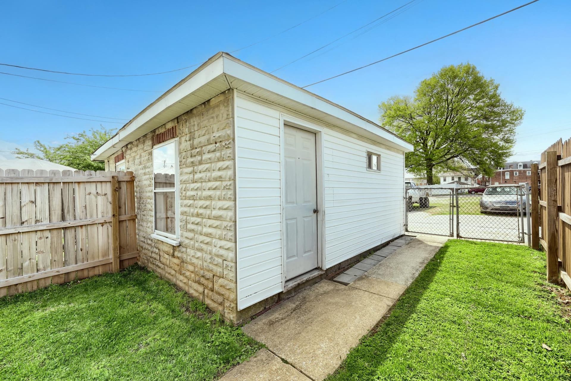 1616 W Philadelphia Street photo 6