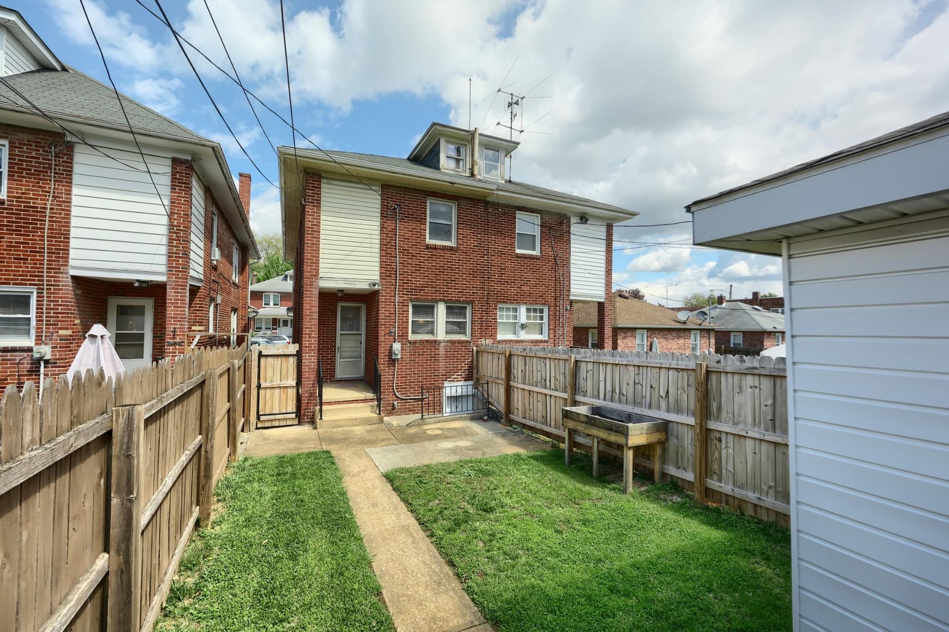 1616 W Philadelphia Street photo 8