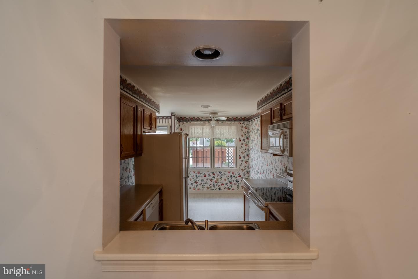 305 Stonegate Road photo 12
