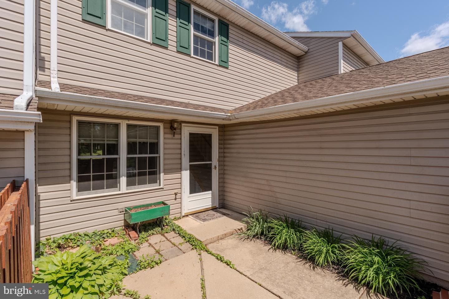 305 Stonegate Road photo 3