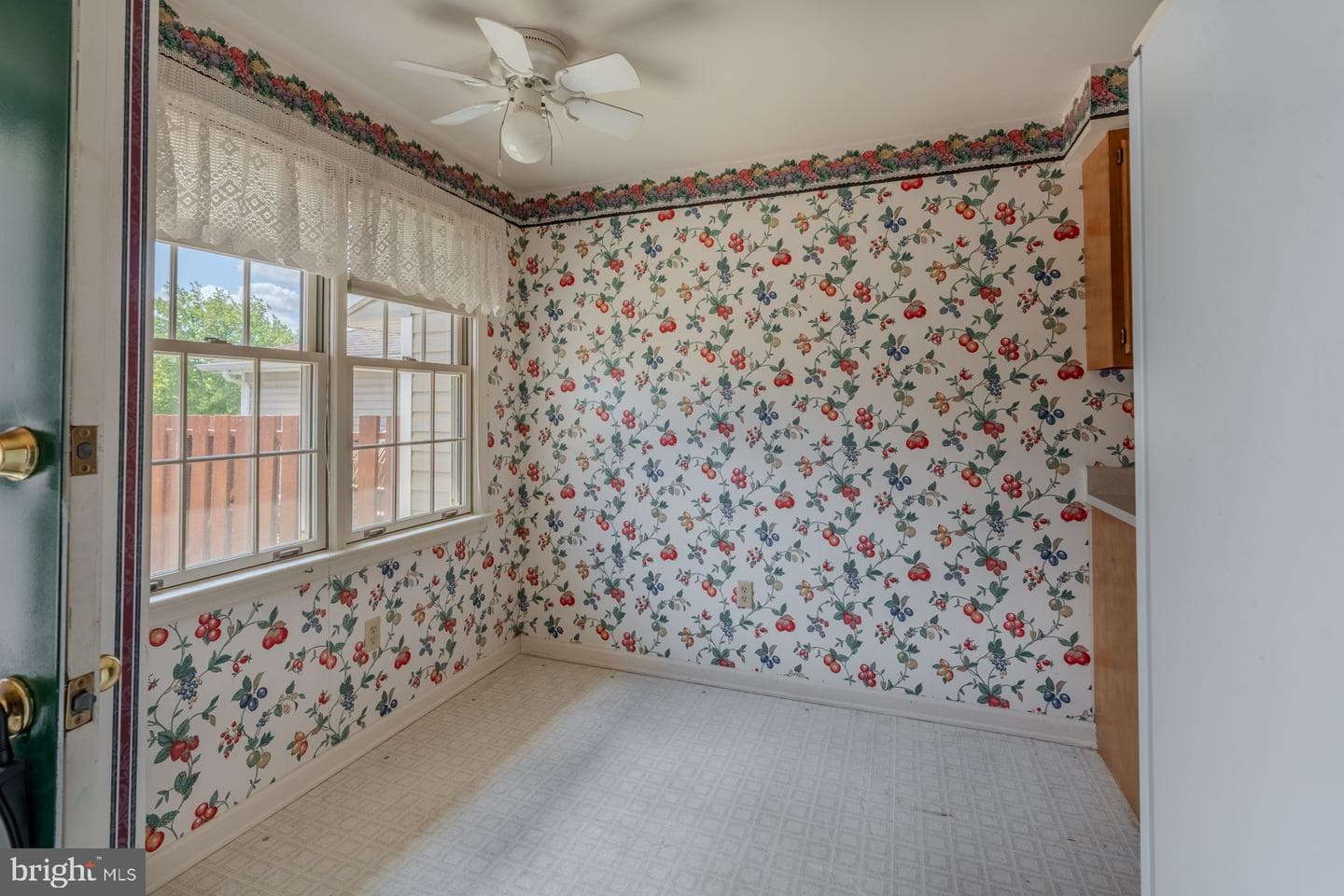305 Stonegate Road photo 9