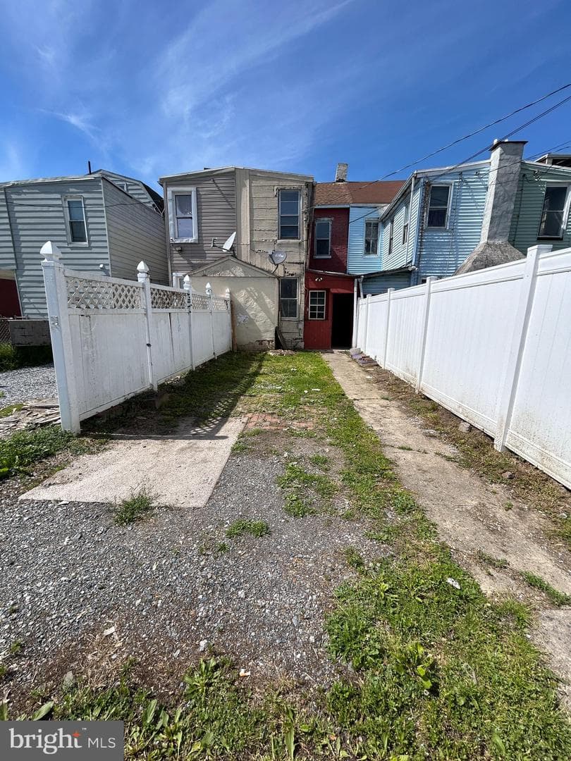 450 E Walnut Street photo 13