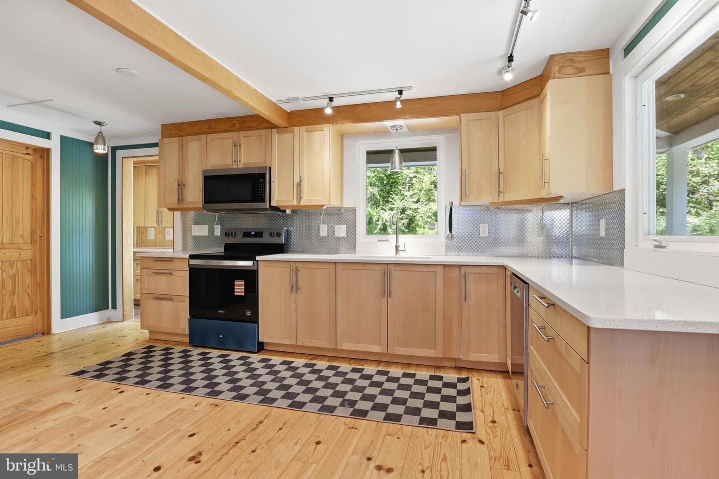 293 Grove Road photo 4