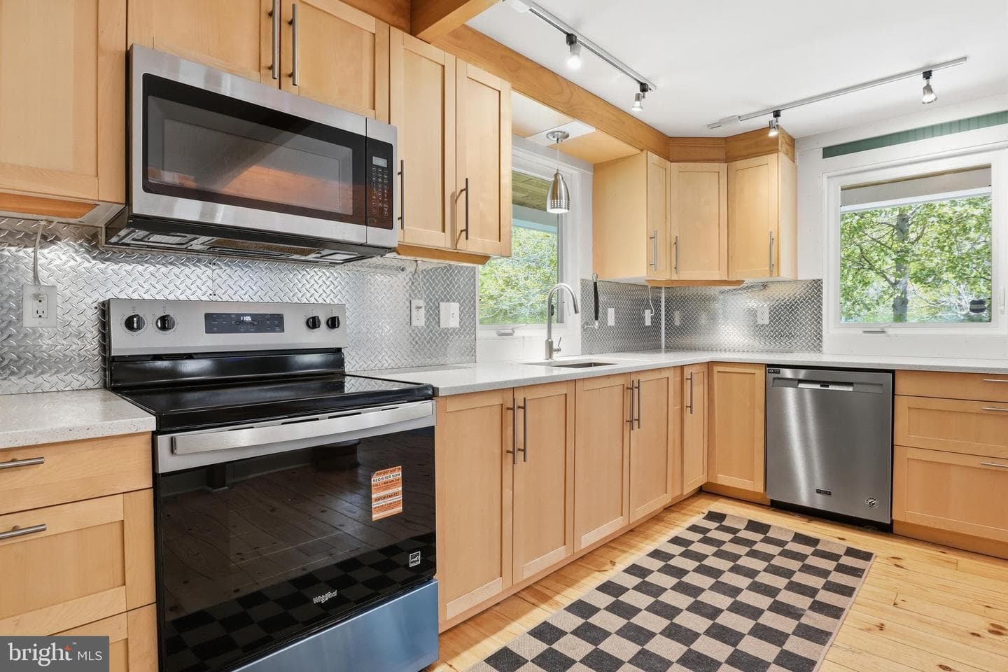 293 Grove Road photo 5
