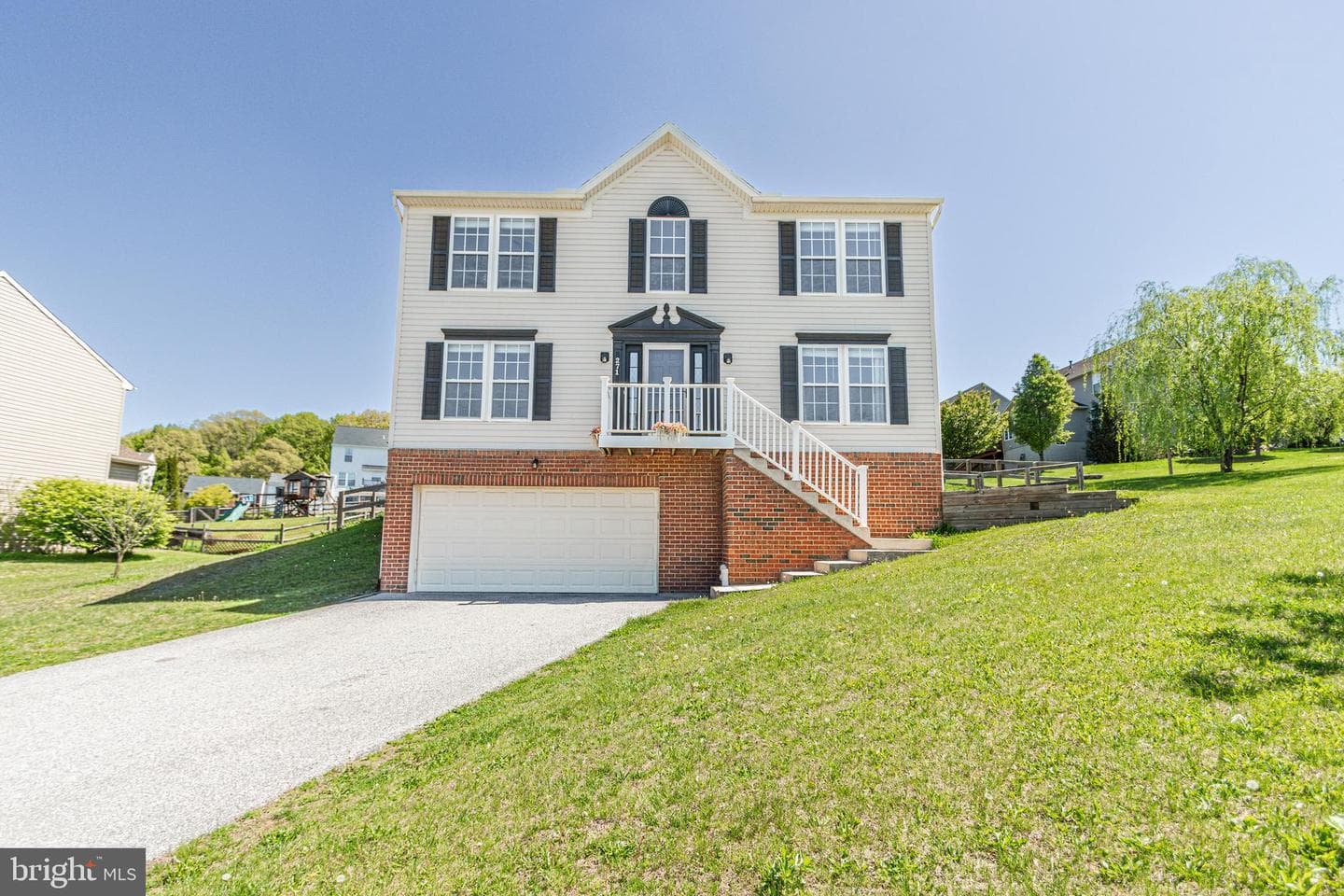 271 Courtney Court, Spring Grove