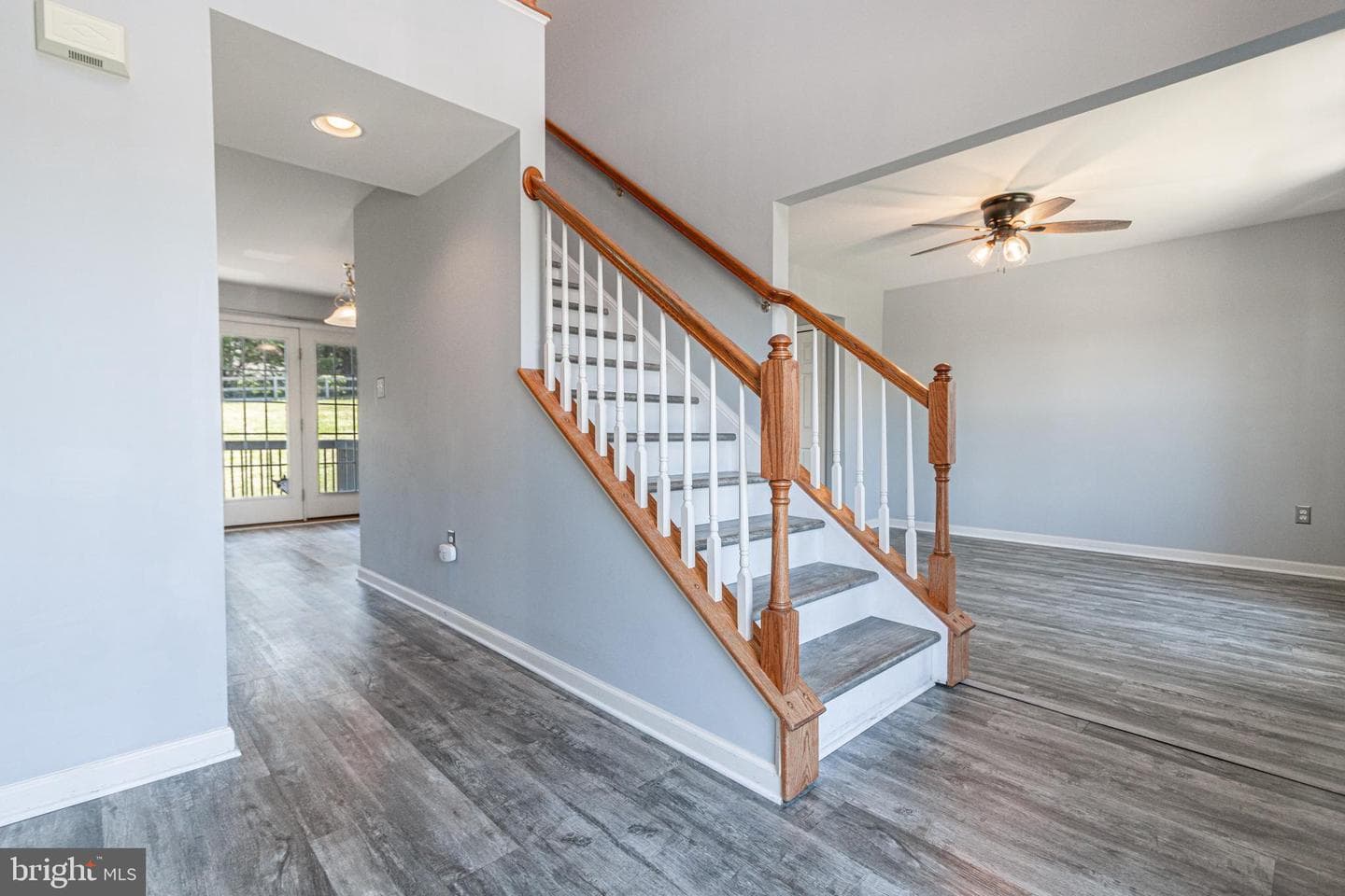 271 Courtney Court photo 5