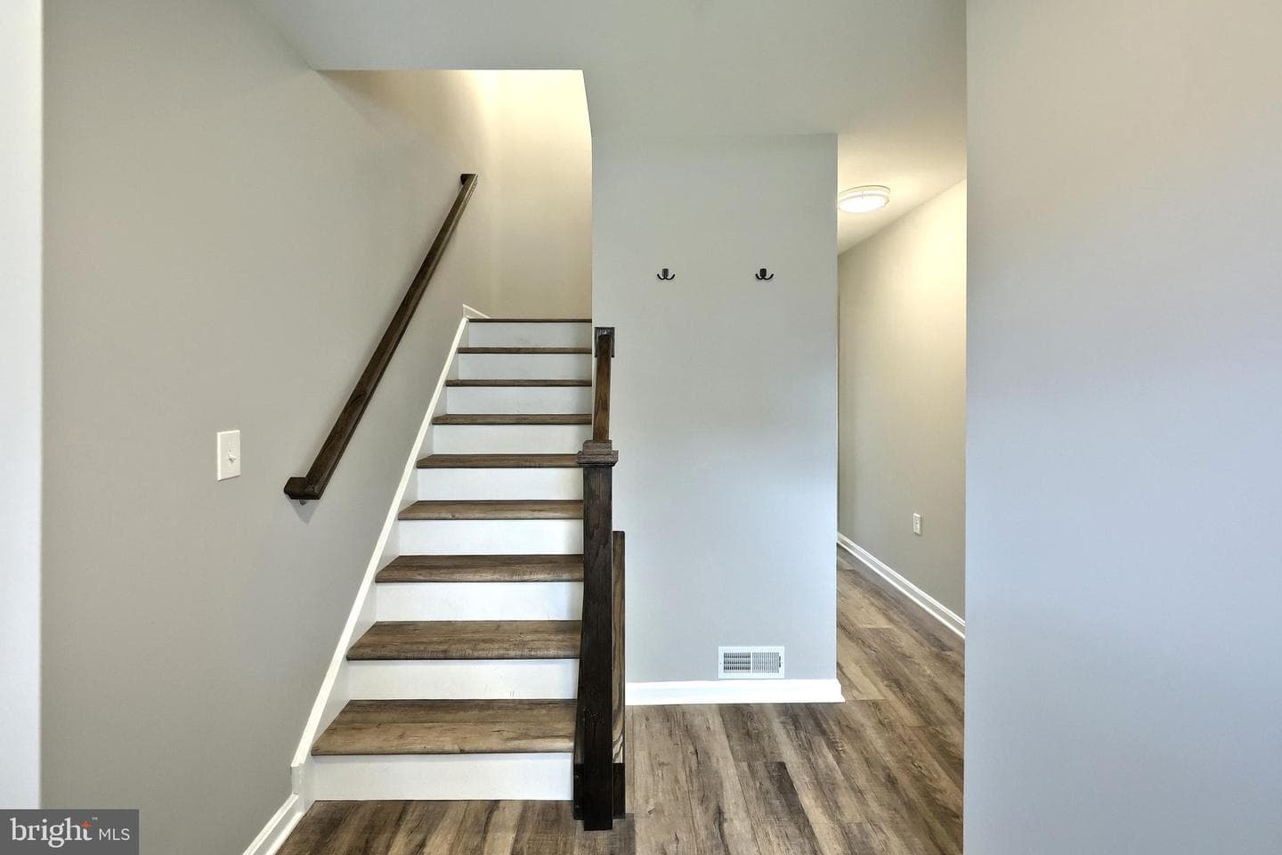 242 Hudson Blvd photo 3