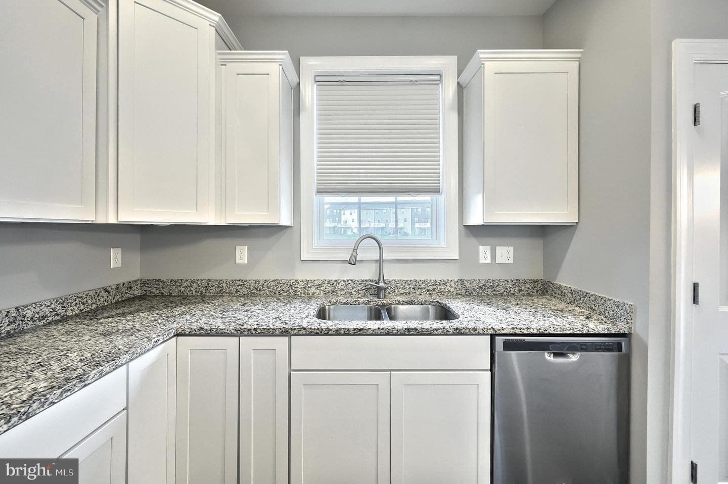 242 Hudson Blvd photo 6